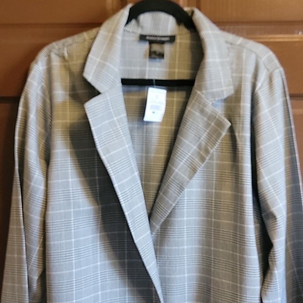 Ashley Stewart-Blk/white plaid collared, long sleeved shirt/jkt Size 20 NWT.